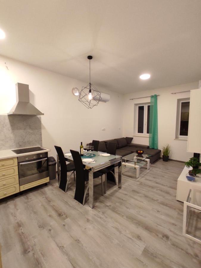 Apartment Ravnice Omiš Екстериор снимка