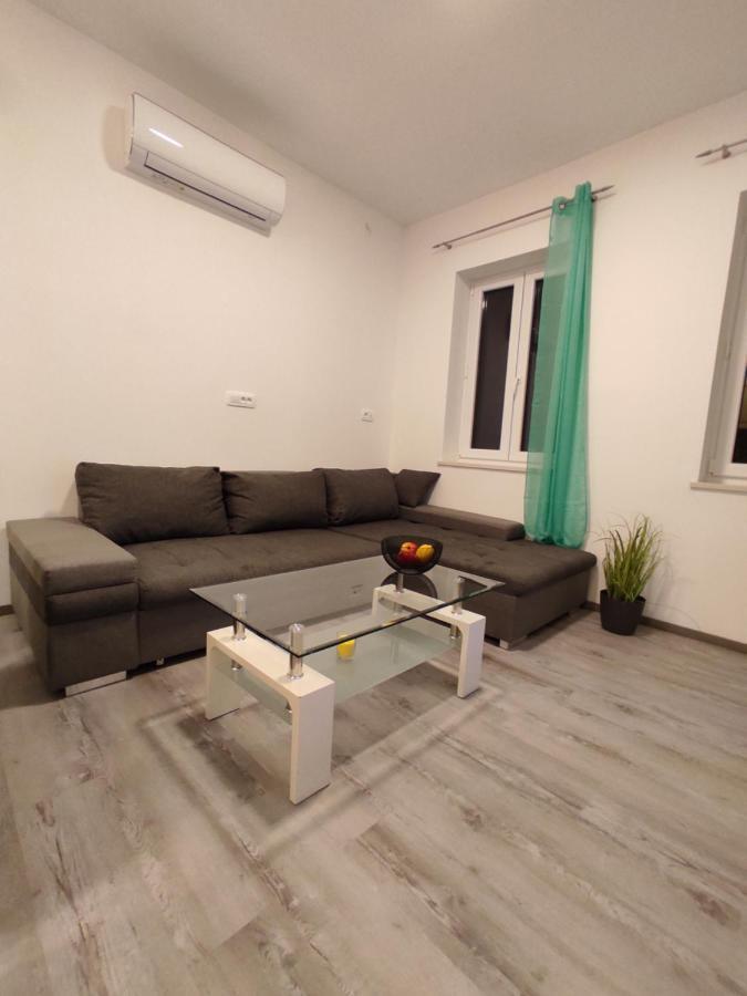 Apartment Ravnice Omiš Екстериор снимка