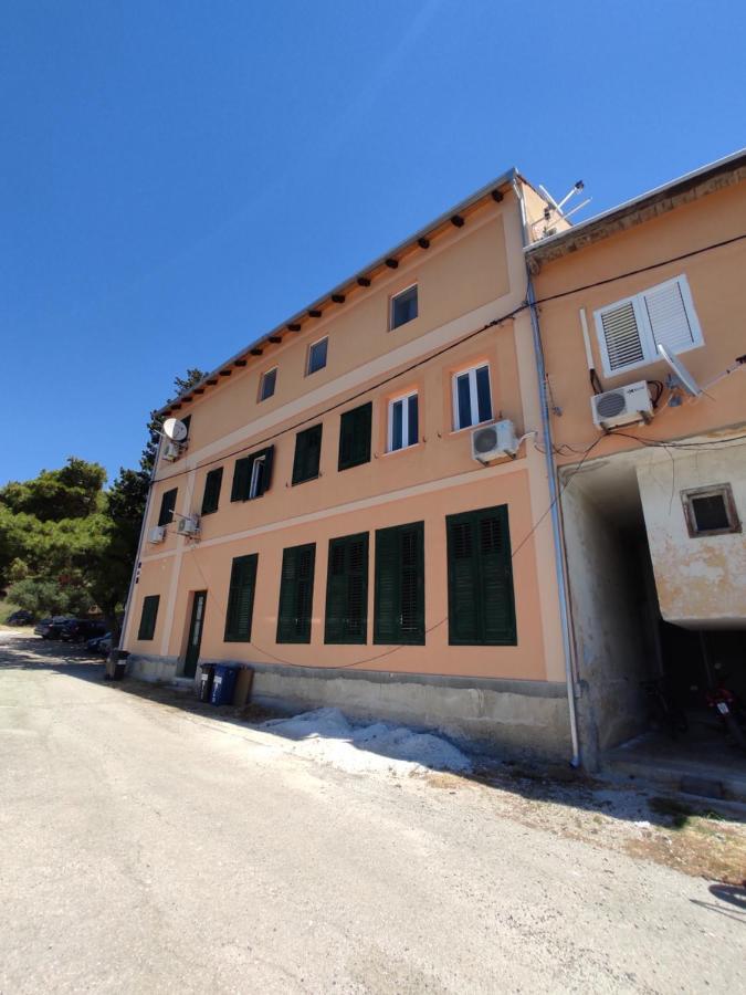 Apartment Ravnice Omiš Екстериор снимка